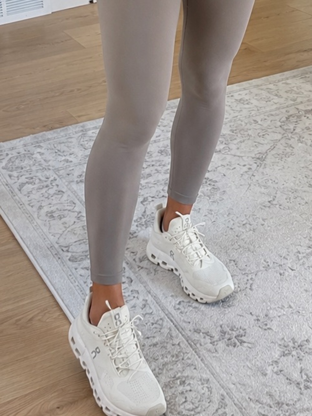 On Cloudnova Women’s Sneakers White / Pearl Size 6.5